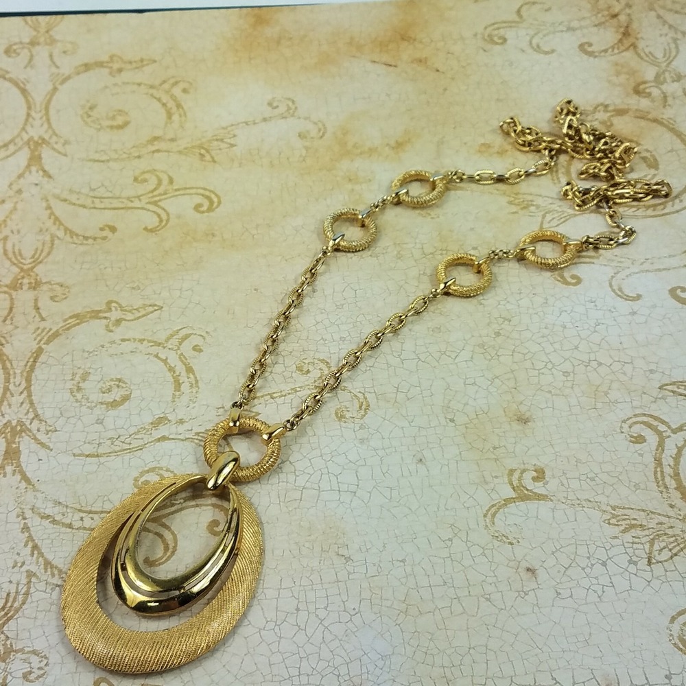 Trifari Modernist Oval Egg Pendant Vintage Necklace Long Chain Gold Tone